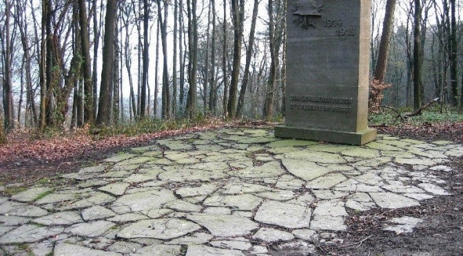 Ernst-von-Eynern-Platz: Denkmal für die Opfer des Ersten Weltkrieges